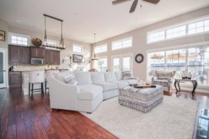 How to Decorate an Old Mobile Home